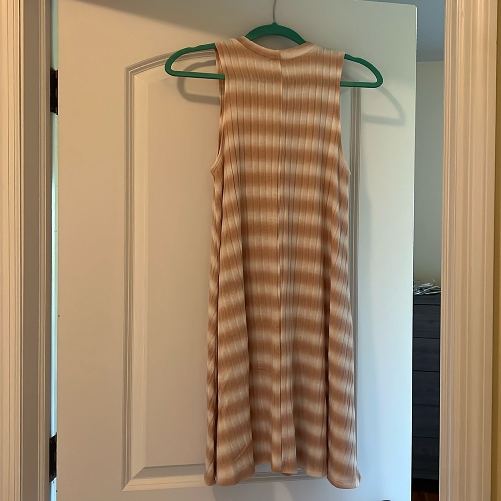 Size small. Color: light tan & white tie dye looking stripes.